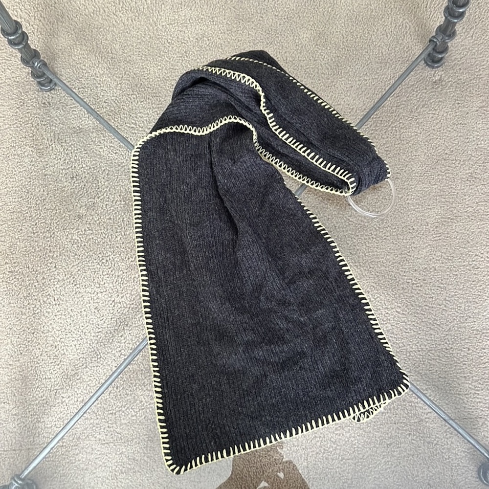 NWT Women’s  Aqua 100% Cashmere Scarf